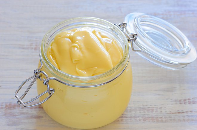 Če majonezo pripravljate doma, uporabite kakovostno rastlinsko olje. FOTO: wikipedija