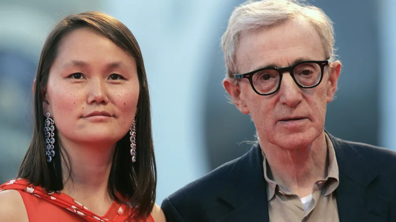 Fotografija: Soon-Yi Previn in Woody Allen sta se poročila leta 1997 in tudi sama posvojila dva otroka, ki se imenujeta Bechet Dumaine Allen in Manzie Tio Allen. Družina živi na Manhattnu. FOTO: Reuters