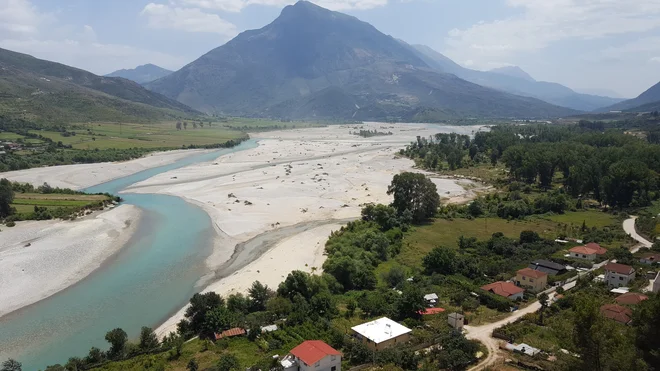 Večina turistov iz Evrope se v albanijo poda obremenjena s številnimi predsodki. Ti tam kmalu izginejo. FOTO: Boris Šuligoj