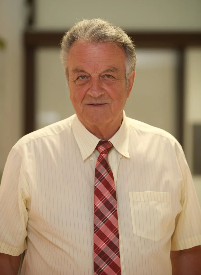 Župan Anton Kovše pravi, da je deloholik in da je po 24 letih županovanja še vedno prisoten na vseh gradbiščih in prireditvah. FOTO: Tadej Regent