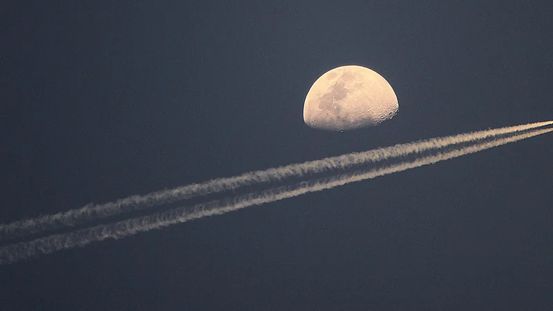 Fotografija: Ko smo ujeti v vsakdanje probleme na Zemlji, se zdi zelo privlačna misel, da bi se lahko vsaj za nekaj časa umaknili od vsega. FOTO: Blaz Samec/Delo