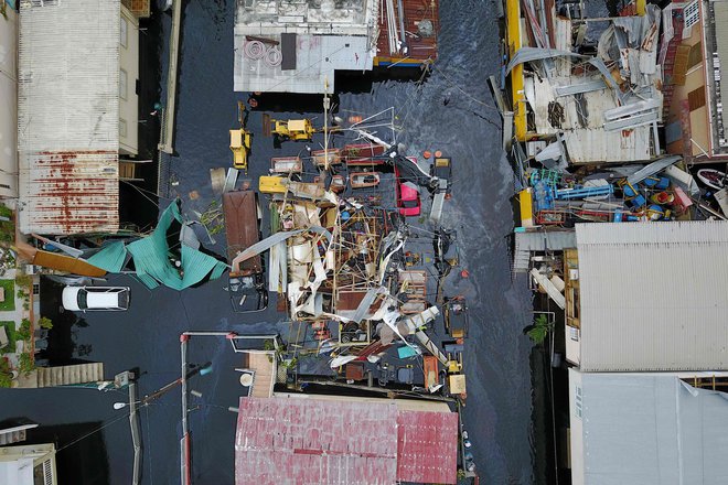 Razdejanje po orkanu je globoko zarezalo v že tako revno skupnost. FOTO: Ricardo Arduengo Afp