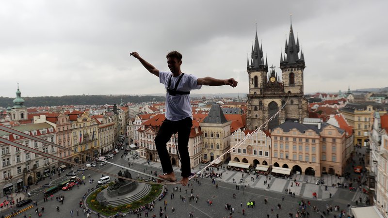 Fotografija: Čehi najbolje lovijo ravnovesje med polno zaposlenostjo in rastjo plač. FOTO: Reuters