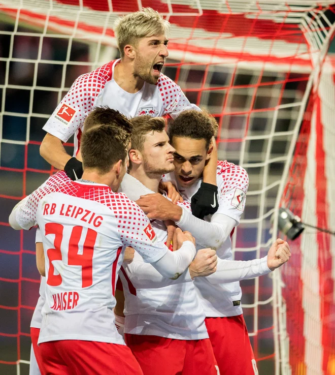 Kevin Kampl (zgoraj) meri visoko tudi v evropski ligi, podobno kot njegova soigralca&nbsp;Timo Werner in Yussuf Poulsen.