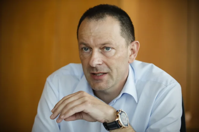 Uroš Novak predlaga slovenskim in evropskim poslancem, naj se zavzamejo za protikorupcijski organ, ki bo bdel nad delom Evropske komisije. FOTO Uroš Hočevar/Delo