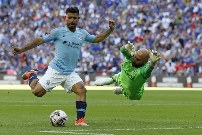 Sergio Agüero je zaman okrepil napad Manchester Cityja v dvoboju z Lyonom.