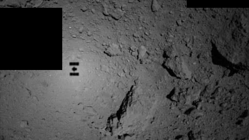 Fotografija: Senca sonde Hajabusa 2 na površju asteroida Rjugu FOTO: Jaxa