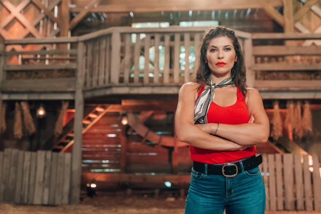 Kmetija - Natalija Bratkovič Foto Pop Tv