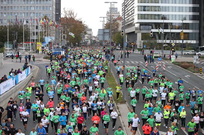 V Ljubljani ves september, denimo, potekajo »športne počitnice«. Med njimi se študentje lahko pripravljajo na Ljubljanski maraton. FOTO: Jože Suhadolnik