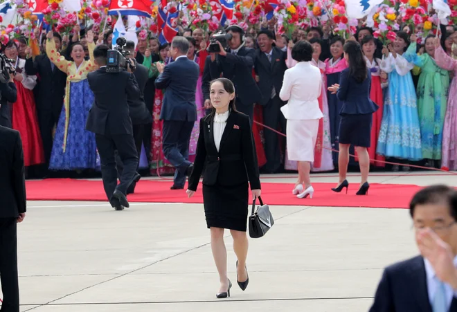 Kim Jo Džong je že postala nekakšno zagotovilo, da gre Severna Koreja v pravo smer. O njenem zasebnem življenju ne vemo skorajda nič, razen tega, da ima isto mater kot Kim Džong Un. FOTO: Reuters