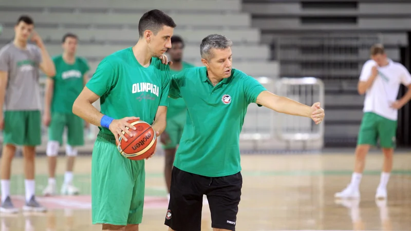 Fotografija: Zoran Martič (desno) bo imel v ponedeljek na voljo spočito zasedbo Petrola Olimpije.