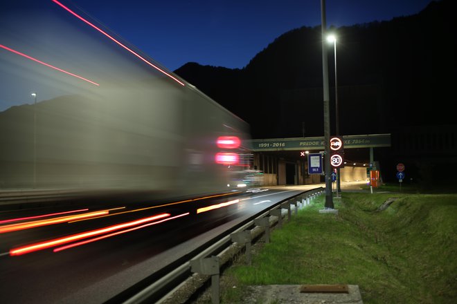 Vušš! po avstrijski avtocesti? FOTO Jure Eržen/Delo