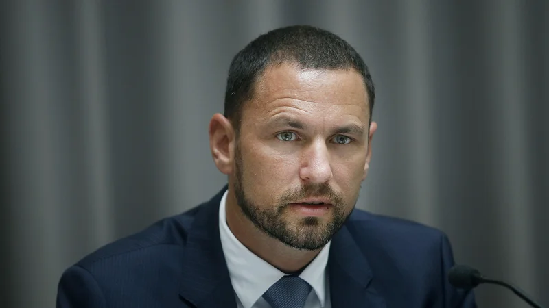 Fotografija: Kandidat za guvernerja Banke Slovenije se bo javnosti predstavil v ponedeljek s predsedniški palači. FOTO: Blaž Samec