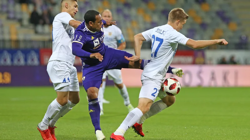 Fotografija: Marcos Tavares ostaja strelec najhitrejšega gola v zgodovini 1. SNL. FOTO: Tadej Regent/Delo