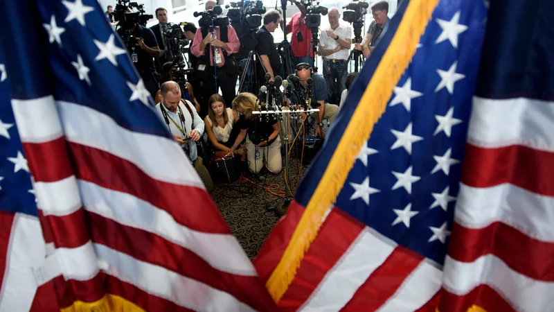 Fotografija: Kavanaugh navedbe o spolnem napadu leta od začetka zanika. FOTO: Brendan Smialowski/AFP