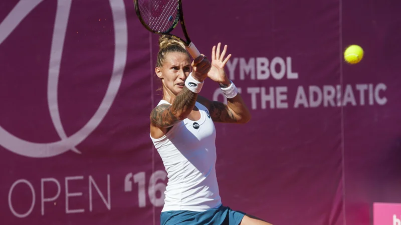 Fotografija: Polona Hercog je pokleknila pred olimpijsko zmagovalko. FOTO: Tom Dubravec/Cropix