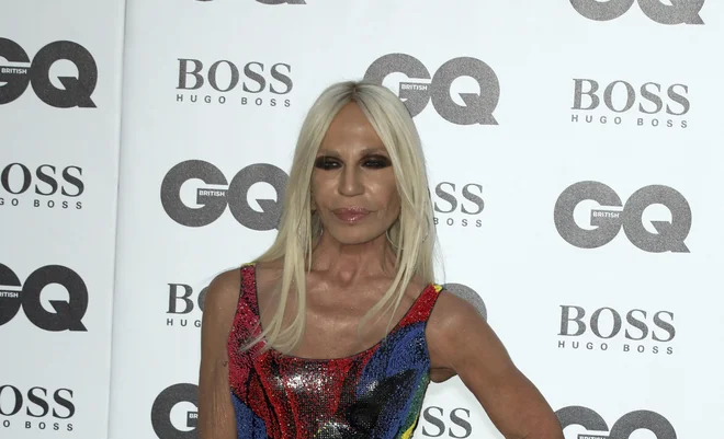 Donatella Versace je po smrti brata Giannija prevzela umetniški del vodenja modne hiše. Se bo njena družina poslovila od mode? Foto: Grant Pollard/Invision/AP