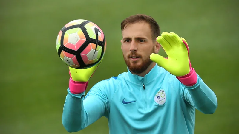 Fotografija: Jan Oblak zaradi poškodbe pod vodstvom Tomaža Kavčiča še ni branil za slovensko reprezentanco, a obenem ni izpustil še nobene tekme za Atletico. FOTO: Jure Eržen/Delo