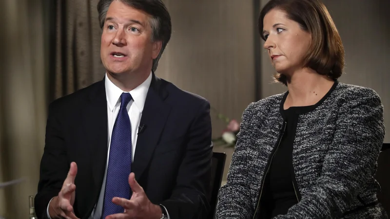 Fotografija: Brett Kavanaugh se je v spremstvu žene Ashley na Foxu branil obtožb. FOTO: Jacquelyn Martin/AP