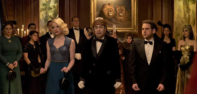 V sanjskih sekvencah kreatorji <em>Maniaca </em>domišljiji pustijo prosto pot. Emma Stone (levo) in Jonah HIll (desno) v eni tovrstnih bizarnih scen.