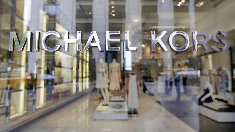 Fotografija: Michael Kors svojim znamkam dodaja Versace. FOTO: Richard Drew/AP