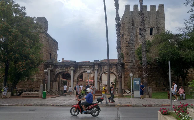 Istanbul posebej privablja zaradi ugodnih nakupov in znanih blagovnih znamk. FOTO: Božena Križnik