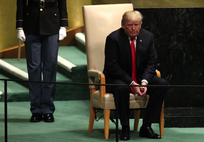 S svojimi opazkami o ZDA je nasmejal dvorano. FOTO: Reuters