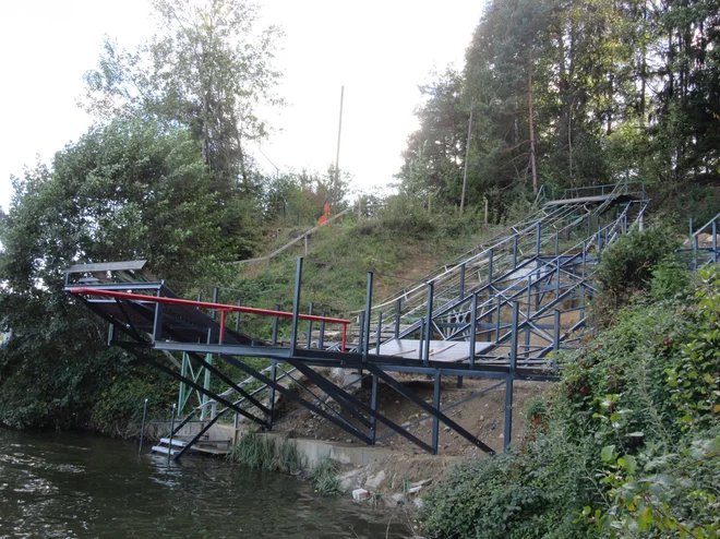 V Freestyle klubu so prepričani, da bi občina morala skakalnici vrniti njim v upravljanje. Občina bo objavila razpis. FOTO: Špela Kuralt/Delo