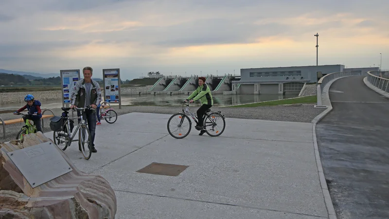 Hidroelektrarne na spodnji savi,  HE Brežice Brežice 26.9.2017
[hidroelektrarna,brežice]