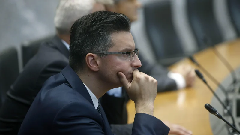 Fotografija: Bo koalicijski sporazum vlade Marjana Šarca danes dobil trdnejšo osnovo ali pa bo davčna politika ostala strah in trepet državljanov? Foto Blaž Samec/delo