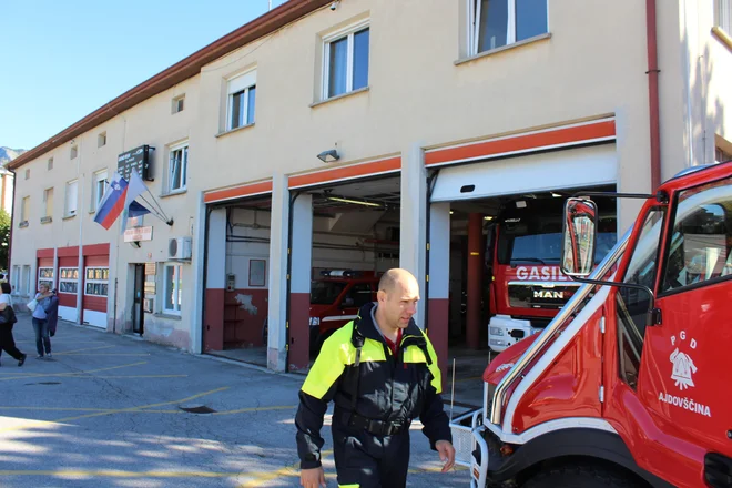 Ajdovska poklicna gasilska enota je ena od treh slovenskih izjem glede na zahtevano minimalno število gasilcev. Foto Blaž Močnik