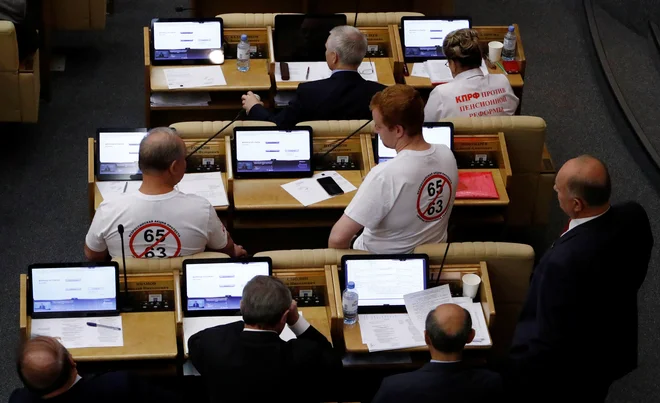 Poslanci so besedilo zakona v drugem branju potrdili s 326 glasovi za in 59 proti, eden pa se je vzdržal. FOTO: Sergei Karpukhin/Reuters