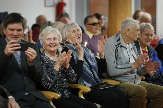 Ker se dolžina pričakovanega trajanja življenja ob rojstvu hitro povečuje, se poraja vprašanje, ali je tradicionalna meja 65 let, pri kateri so prebivalci uvrščeni med starejše, sploh še ustrezna. Foto Leon Vidic
