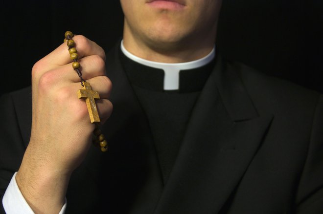 Med letoma 1946 in 2014 je 1670 duhovnikov v Nemčiji spolno zlorabljalo 3677 mladoletnikov. FOTO: Getty Images/istockphoto