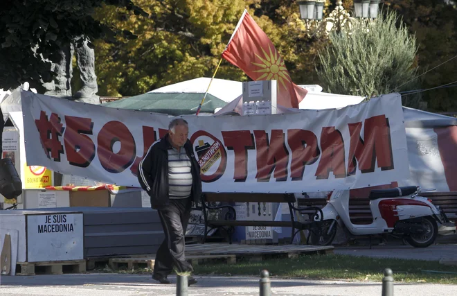 Tik pred referendumom o spremembi imena Makedonija v Severna Makedonija je v Skopju vse več pozivov k bojkotu referenduma. Foto Boris Grdanoski AP