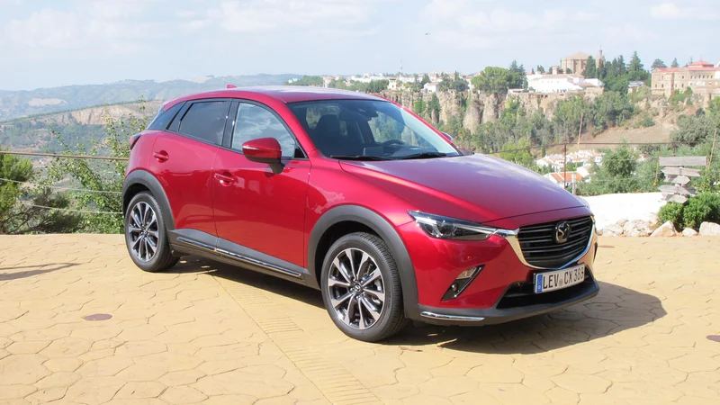 Fotografija: Prenovljena mazda CX-3 ima večino novosti očem skritih. FOTO: Blaž Kondža