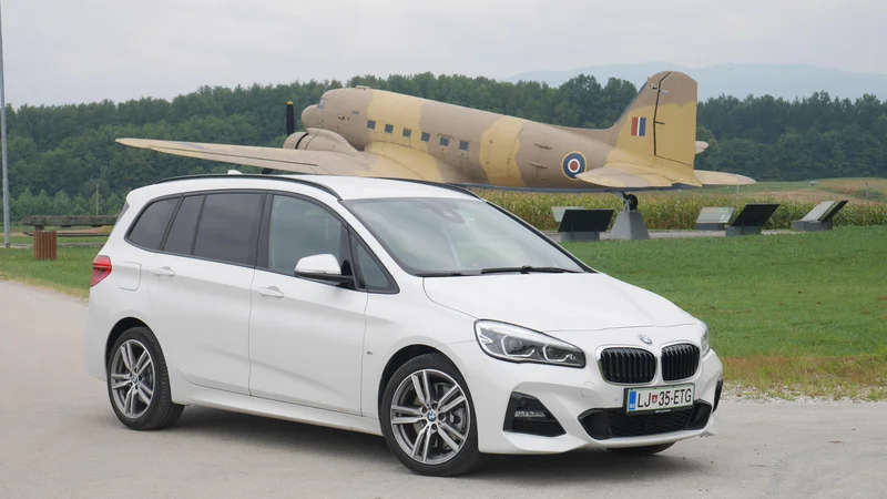 Fotografija: Gran tourer je BMW, ki je namenjen družinski uporabi in se zato konkretno razlikuje od drugih modelov – razen active tourerja, od katerega je s 4,556 metra za okroglih 20 cm daljši. FOTO: Boštjan Okorn