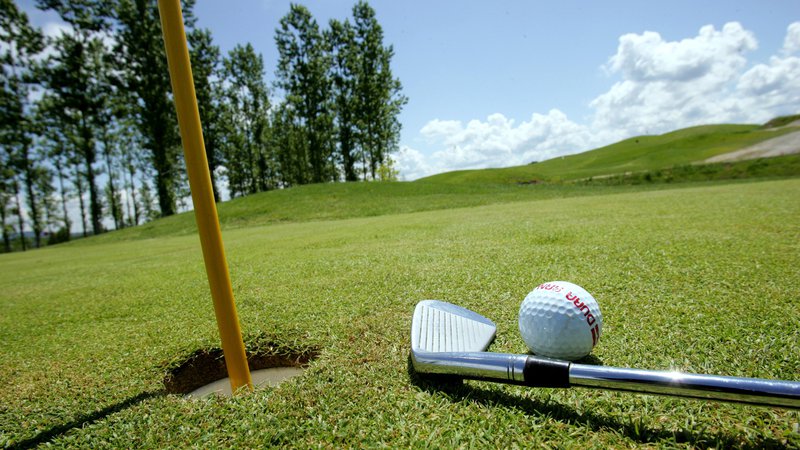 Fotografija: Povsod v državi so lahko golf igrišča, samo v turistični občini ne. Foto Blaž Samec