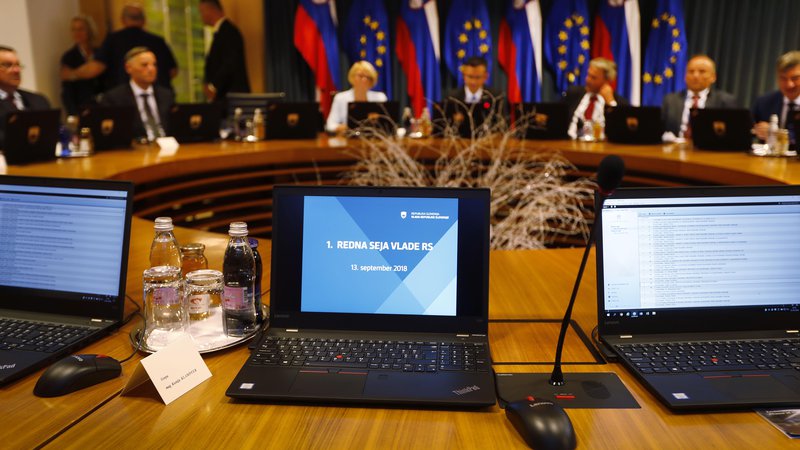 Fotografija: Iz vladnega urada za komuniciranje so odgovorili, da bodo imenovani na podlagi predlogov pristojnih ministrov na prihodnjih vladnih sejah. FOTO: Leon Vidic/Delo