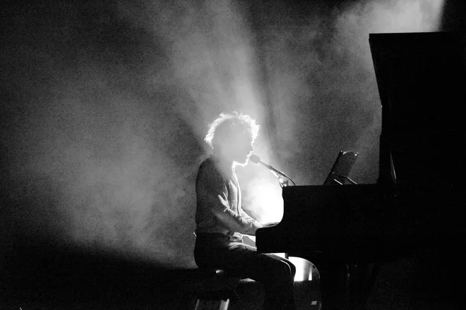 Damien Rice je imel izredno uspešne lučne rešitve.<br />
FOTO: Kaja Brezočnik, Kino Šiška