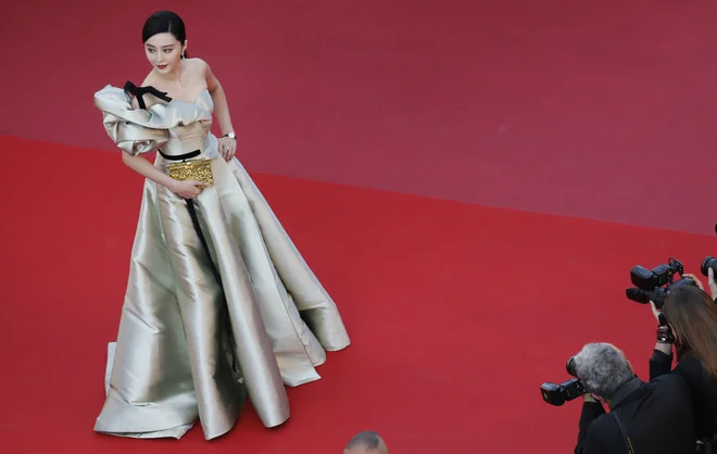 Fan Bingbing na letošnjem festivalu v Cannesu, potem se je zanjo izgubila vsaka sled&nbsp;... FOTO: Reuters