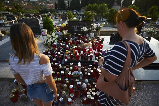 Dragojevićevo zadnje počivališče na pokopališču sv. Roka v Veliki Luki na Korčuli. FOTO: Primož Zrnec/Delo