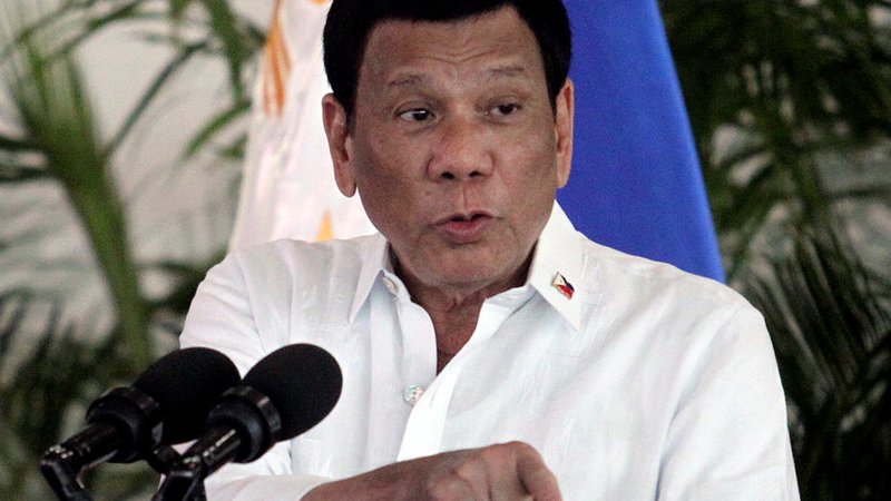 Fotografija: »Kateri so moji grehi?« se je retorično vprašal filipinski predsednik Rodrigo Duterte v govoru, ki ga je imel v četrtek v predsedniški palači v Manili. FOTO: Lean Daval Jr Eloisa Lopez