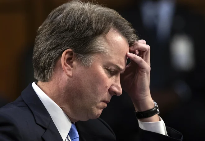 Drama z imenovanjem Breta Kavanaugha za ameriškega vrhovnega sodnika bi morala opazovalcu iz Slovenije vzbuditi grenak priokus. FOTO: Ap