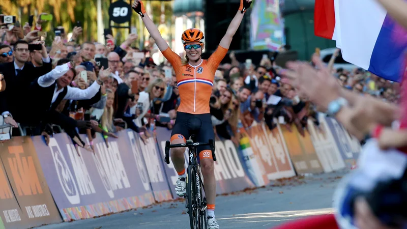 Fotografija: Anna van der Breggen je slavila z ogromno prednostjo. FOTO: Jože Suhadolnik/Delo