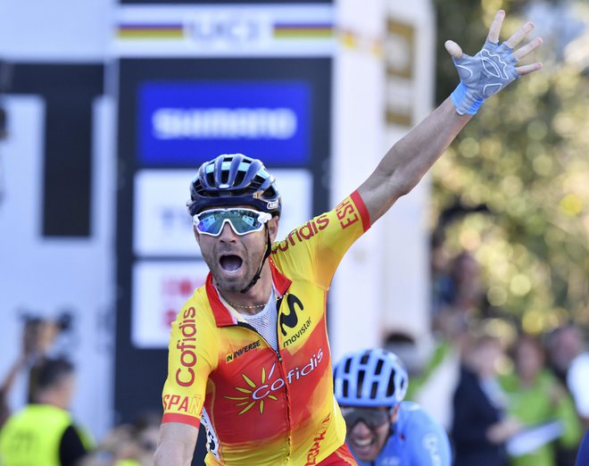 Alejandro Valverde se je takole veselil premiernega naslova svetovnega prvaka. FOTO: Kerstin Joensson/AP