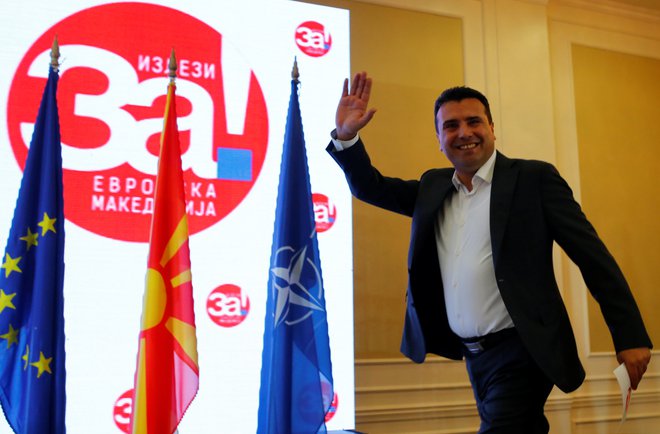 Premier Zoran Zaev je izjavil, da je referendum dal mandat tako politikom kot parlamentu, da uveljavijo sporazum z Grčijo. Napovedal je tudi možnost izrednih parlamentarnih volitev. FOTO: Ognen Teofilovski/Reuters