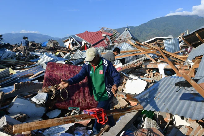 Oblasti so sporočile, da je prizadeto območje precej večje, kot so sprva predvidevale. FOTO: Adek Berry/AFP