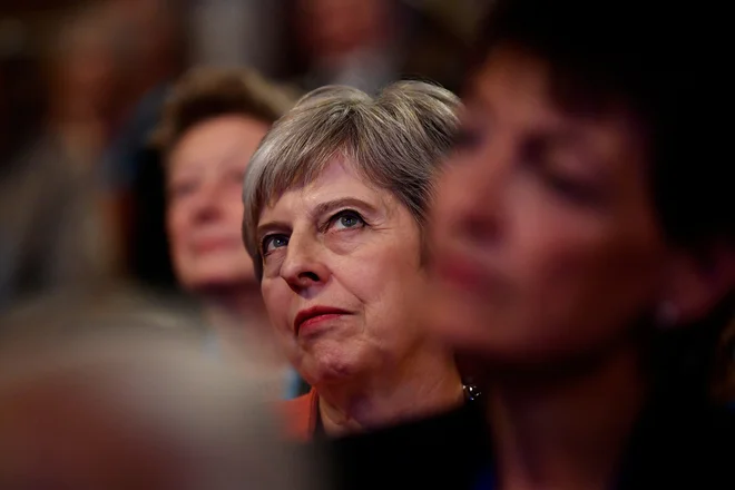Britanska premierka Theresa May bo članom vladajoče konservativne stranke jutri poskušala prodati svoj predlog iz Chequersa kot najboljšo alternativo izstopu iz EU brez dogovora. FOTO: Reuters/Toby Melville