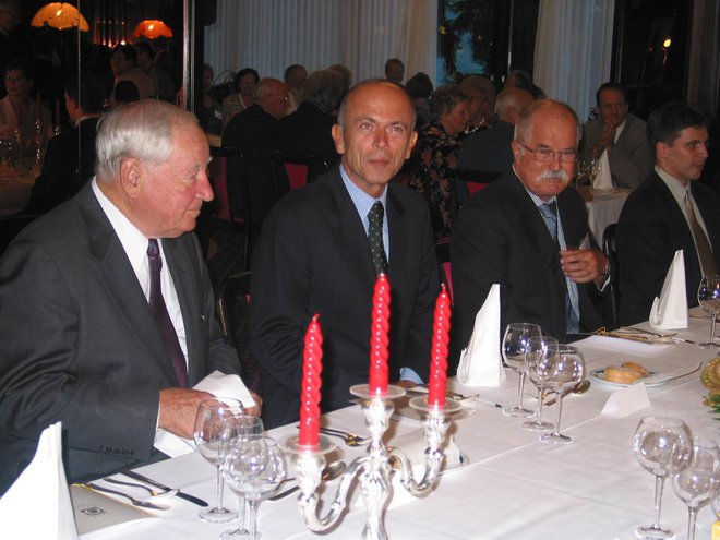 Joe Sutter se je na Bledu udeležil tudi srečanja slovenskih znanstvenikov iz sveta in domovine (skrajno levo). FOTO: Dragica Bošnjak